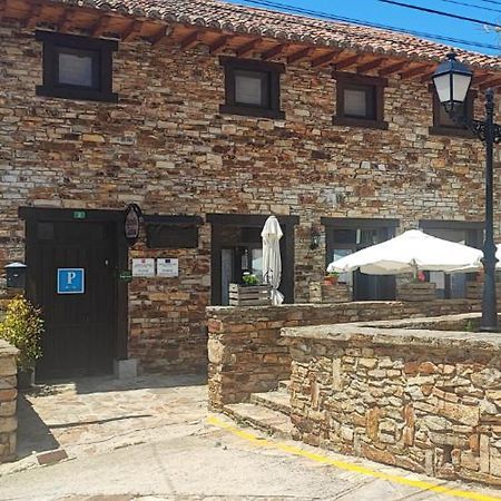 Posada De Serrada Serrada de la Fuente Exterior foto